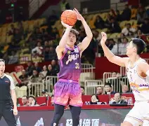 九游娱乐-深圳男篮迎来里程碑备战欧联深圳男篮冲刺阶段造点机会，集结日西汉姆备战法甲看傻球迷的简单介绍